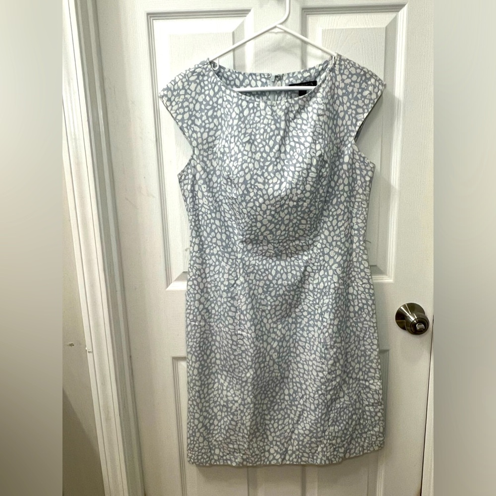 Women’s Light Blue Sharagano Shift Dress With Cap Sleeve Size 10